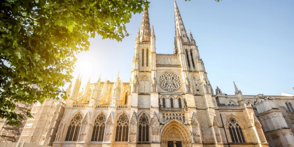 Ophorus Blog - Plan Your Bordeaux Getaway: Top Day Trips for Every Traveler (2024 Guide)