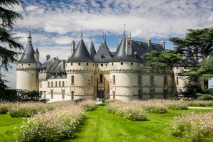 Ophorus Blog - Best Time to Visit the Loire Valley: Seasons, Gardens & Crowds (2026)