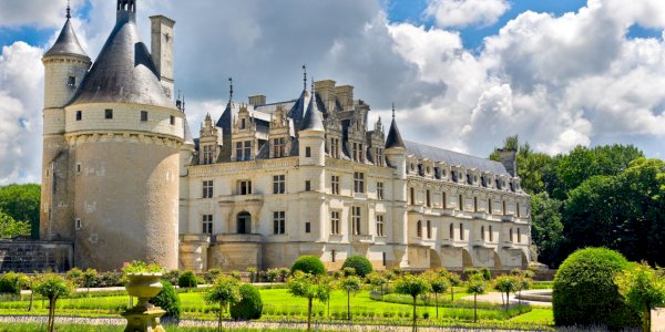 Ophorus Blog - Unforgettable Day Trips from Paris by Train: Explore France's Gems in a Day!