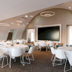 Ophorus Tours - Partner Hilton Garden Inn 4* - Spacious volumes & contemporary design