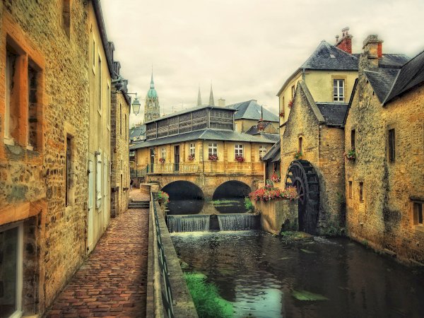 Ophorus Tours - Bayeux Private Transfer from Hotel to train station