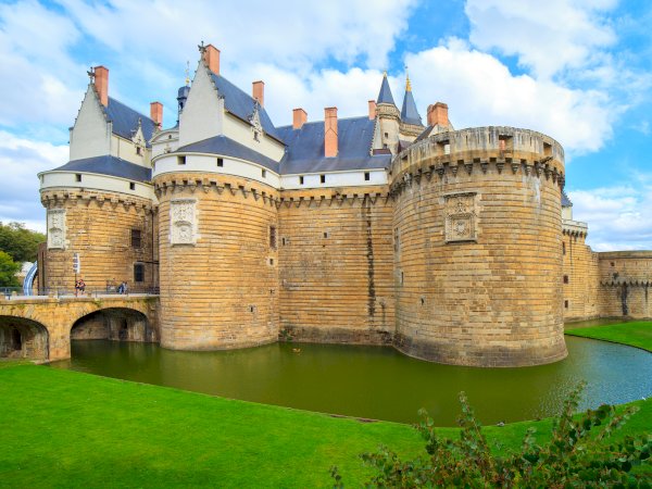Ophorus Tours - Bayeux Private Transfer to Nantes