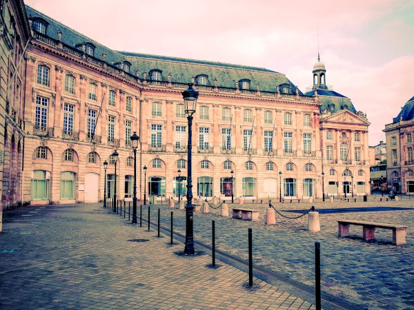 Ophorus Tours - Stress-Free Arrival: Bordeaux Train Station to Cruise Port