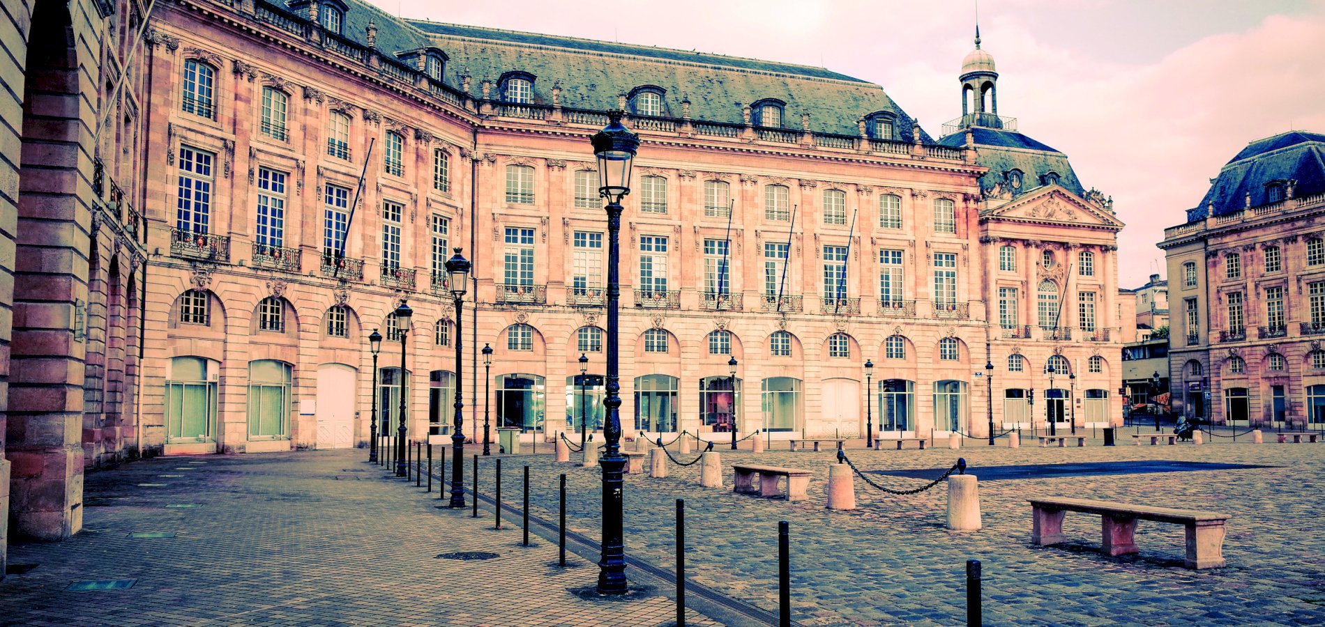 Ophorus Tours - Stress-Free Arrival: Bordeaux Train Station to Cruise Port