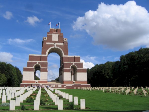 Ophorus Tours - Trenches & Tunnels of the Somme: Private WW1 Tour from Lille