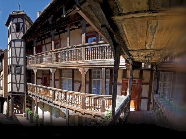 Ophorus Tours - Hotel Cour du Corbeau (or similar)