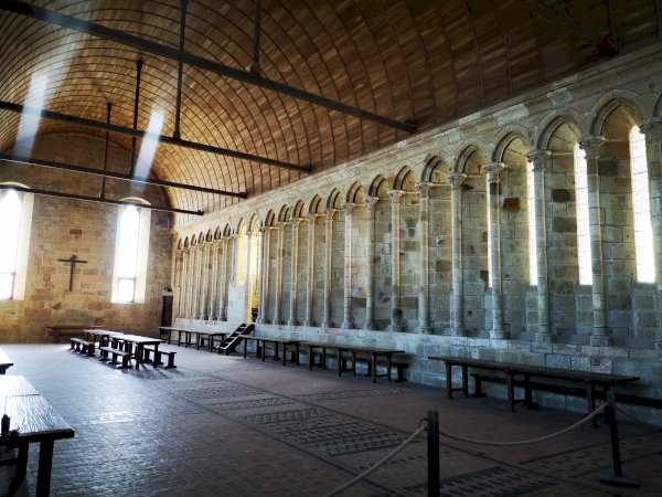 Ophorus Tours - Bayeux to Mont Saint-Michel Shuttle with Abbey Tickets Included