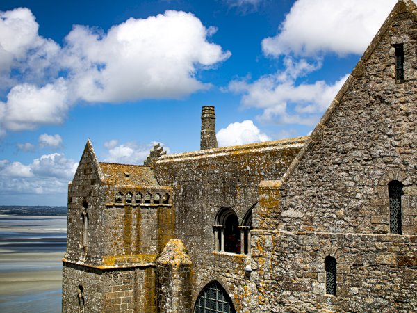 Ophorus Tours - Bayeux to Mont Saint-Michel Shuttle with Abbey Tickets Included