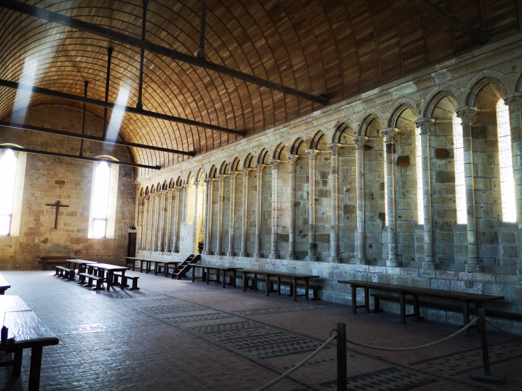 Ophorus Tours - Bayeux to Mont Saint-Michel Shuttle with Abbey Tickets Included