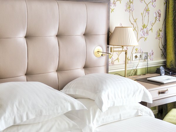 Ophorus Tours - Hotel De Sèze (Bordeaux) - Hotel Arrizul Congress (San Sebastian) - or similar