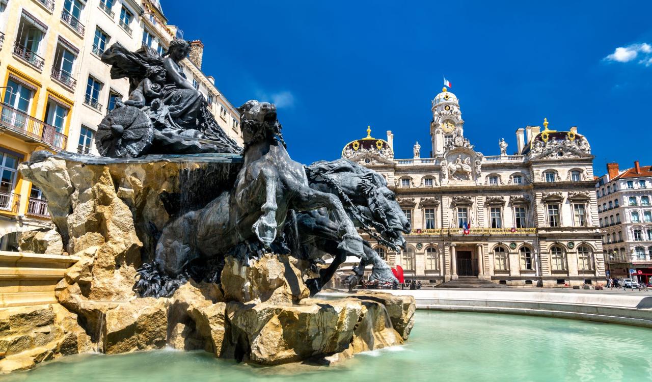 Ophorus Tours - Avignon Private Transfer to Lyon