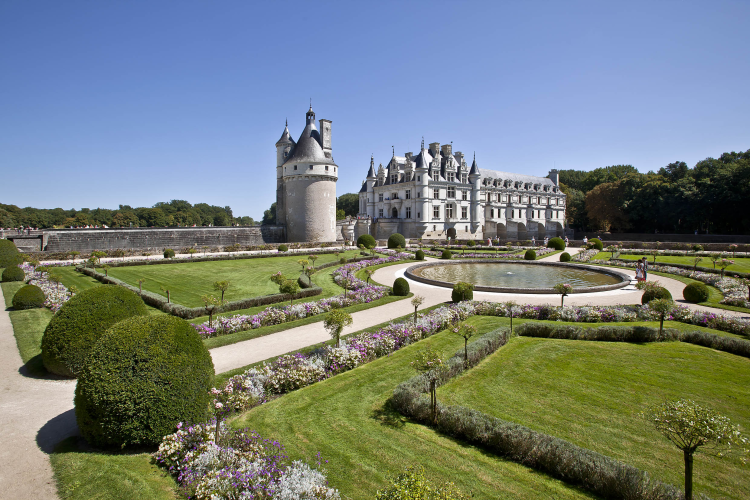 Ophorus Tours - Private Chambord & Chenonceau Tour from Paris by Train