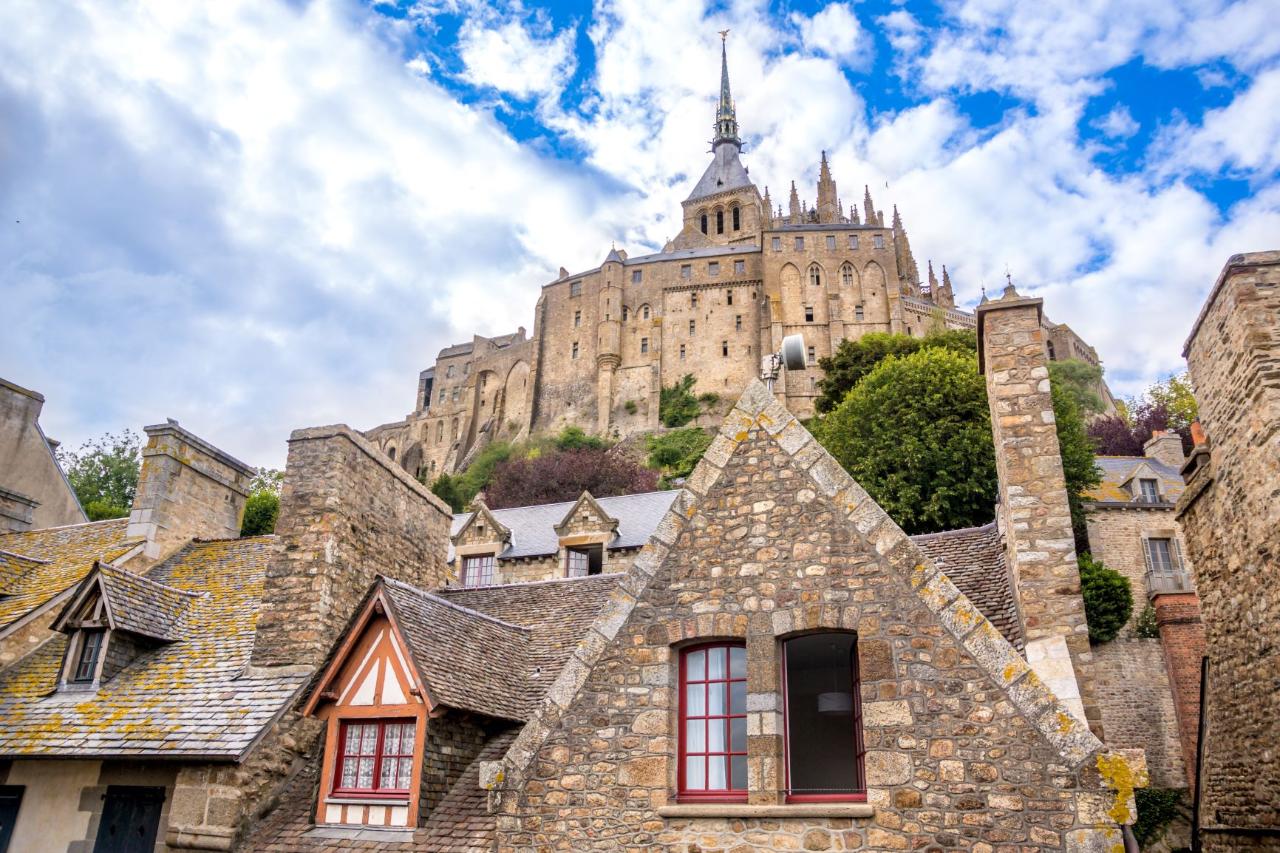 Ophorus Tours - From Bayeux to Mont Saint Michel tour for 2 persons private