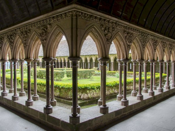 Ophorus Tours - From Bayeux to Mont Saint Michel tour for 2 persons private