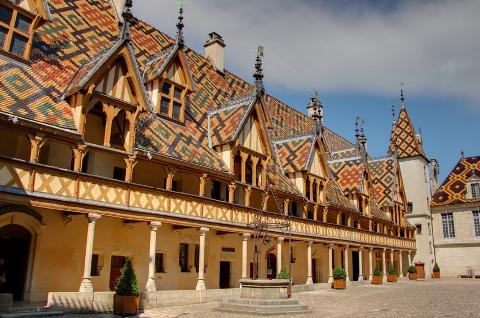 Ophorus Tours - From Lyon to Beaune Private Transfer