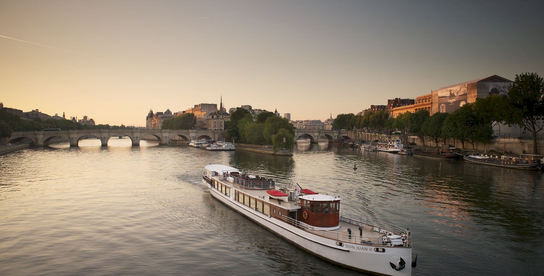Ophorus Tours - Luxury Seine River Cruise, Fine Dining & Drinks in Paris France 