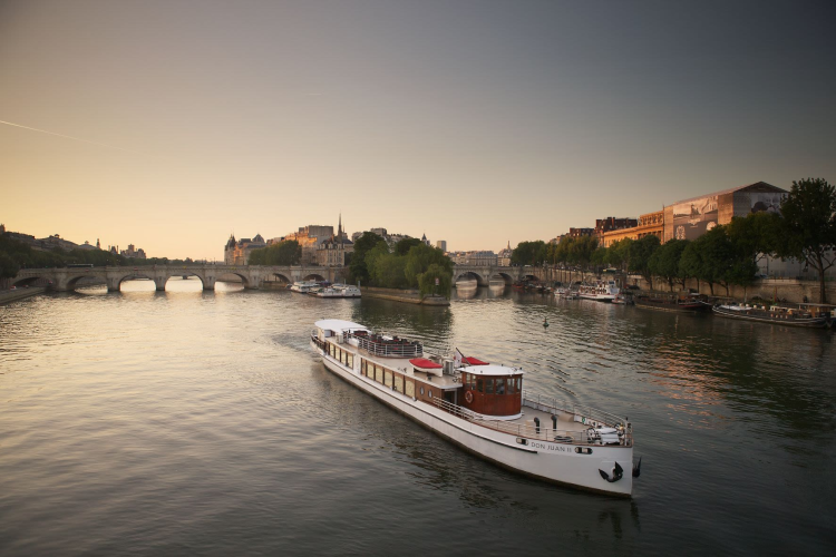 Ophorus Tours - Luxury Seine River Cruise, Fine Dining & Drinks in Paris France 