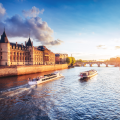 Paris highlights panoramic tour