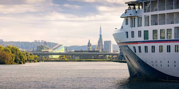 Ophorus Tours - Paris Awaits: Private Shore Trip from Honfleur Cruise Port