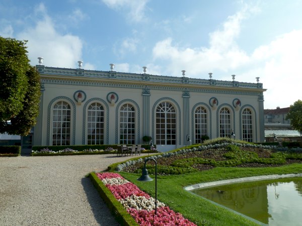 Ophorus Tours - Paris Helicopter Tour to Champagne Wine Region including Lunch