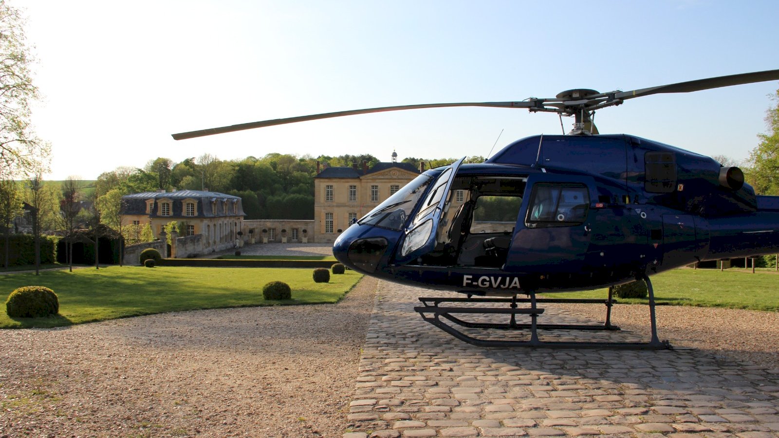 Ophorus Tours - Paris Helicopter Tour to Champagne Wine Region including Lunch