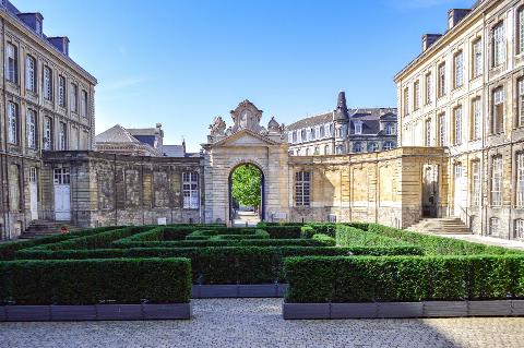 Ophorus Tours - Paris Private Sightseeing Transfer to Lille 