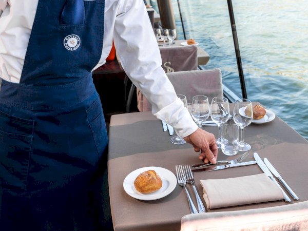 Ophorus Tours - Paris Seine River Cruise including transfers: Window Seat & 3-course menu