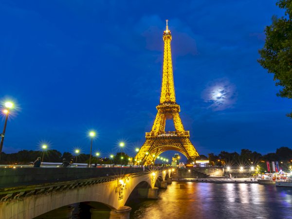 Ophorus Tours - Paris Seine River Cruise including transfers: Window Seat & 3-course menu