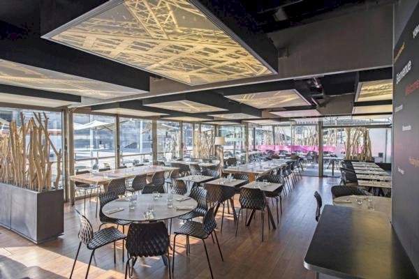 Ophorus Tours - Paris Seine River Cruise including transfers: Window Seat & 3-course menu