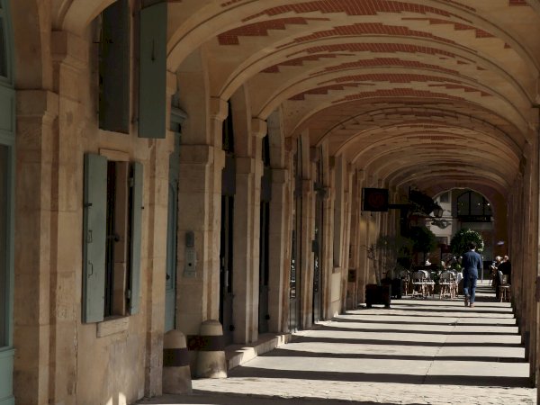 Ophorus Tours - Unveiling Paris's Secrets: Private Walking Tour