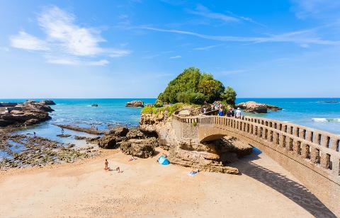 Ophorus Tours - From Toulouse to Biarritz Private Transfer