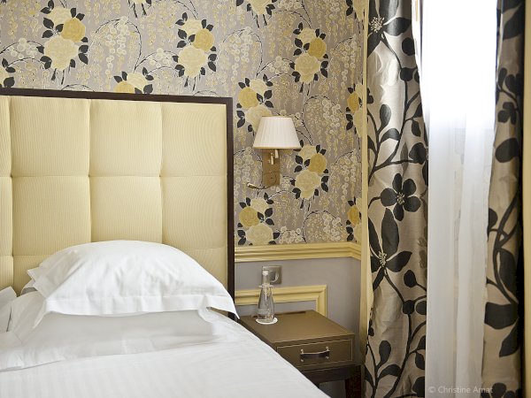 Ophorus Tours - Hotel du Luxembourg (Bayeux) / Hotel Oceania (Tours) / Hotel de Sèze (Bordeaux) - or similar