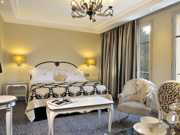 Ophorus Tours - Hotel Villa Lara (Bayeux) - Hotel Les Tresorières (Tours) - Hotel Burdigala (Bordeaux) - or similar