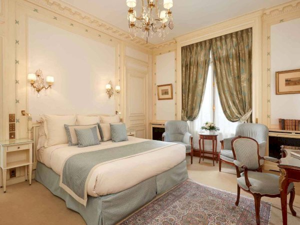 Ophorus Tours - Hotel La Bourdonnais (Paris) / Hotel du Luxembourg (Bayeux) / Hotel Océania L'Univers (Tours) - or similar