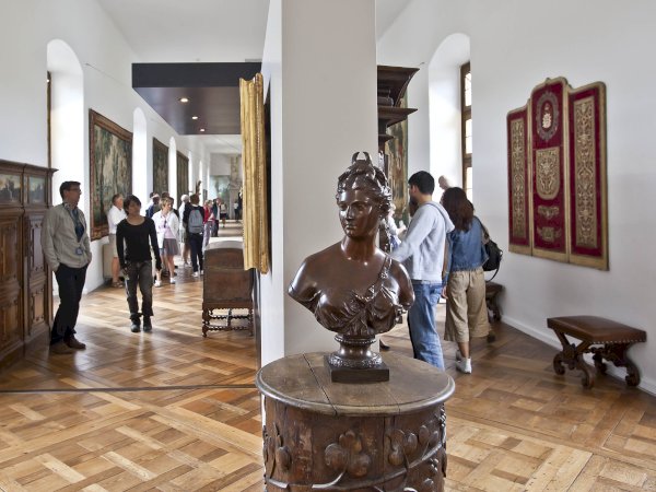 Ophorus Tours - 10-Day Small Group Normandy, Loire Valley & Bordeaux Package - 4* Hotel