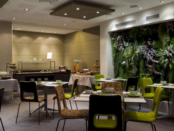 Ophorus Tours - Hostellerie du Chapeau Rouge (or similar)