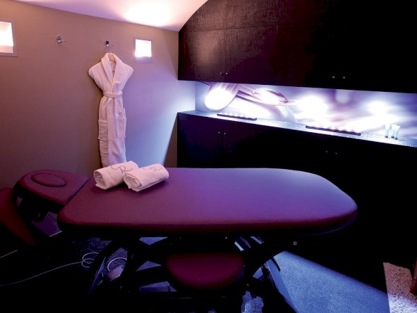 Ophorus Tours - Hostellerie du Chapeau Rouge (or similar)