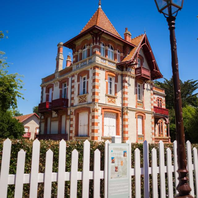 Ophorus Tours - Discover Arcachon's Charm & Pilat Dune: Private Bordeaux Shore Trip