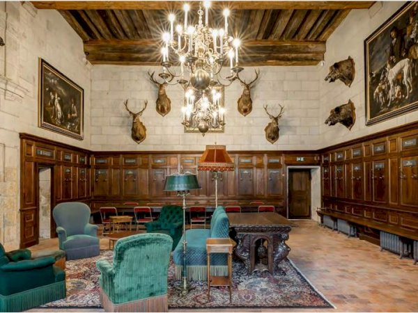 Ophorus Tours - Select Private Tour: Chambord Castle Visit with Exclusive Wine Tasting 