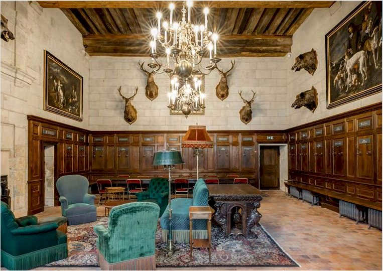 Ophorus Tours - Select Private Tour: Chambord Castle Visit with Exclusive Wine Tasting 