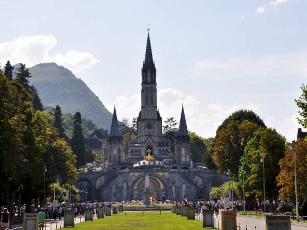 Ophorus Tours - From Toulouse to Lourdes: Guided Small Group Day Tour