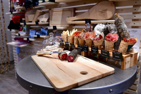 Ophorus Tours - Bordeaux Beyond the Bottle: Private Gourmet Food & Wine Tour