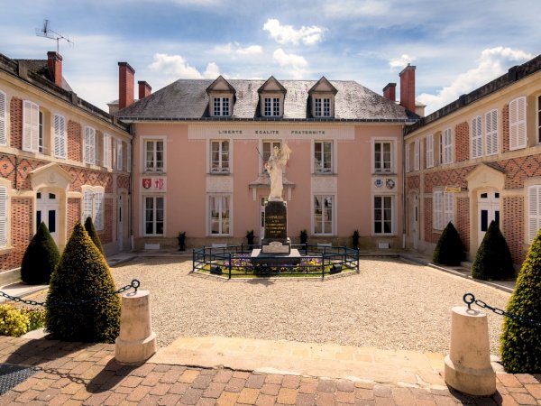 Ophorus Tours - 4-Day Small Group Champagne Package - Reims - 5* Hotel