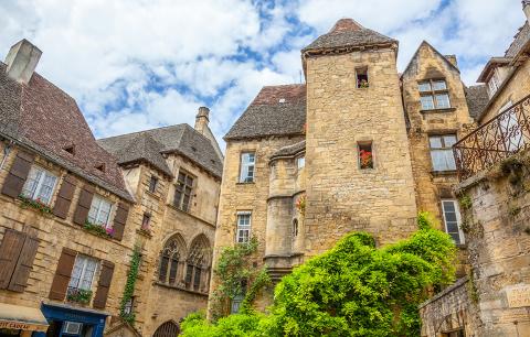 Ophorus Tours - From Paris to Sarlat la Canéda Private Transfer