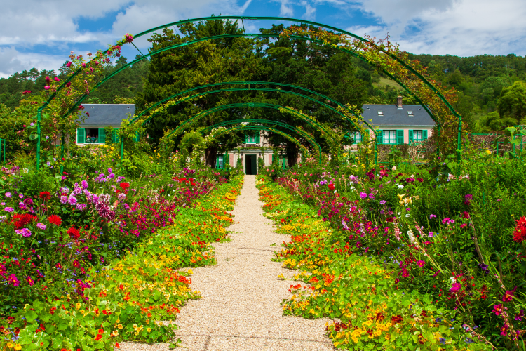 Ophorus Tours - Brushstrokes & Beauty: Private Giverny Gardens Shore Excursion from Rouen