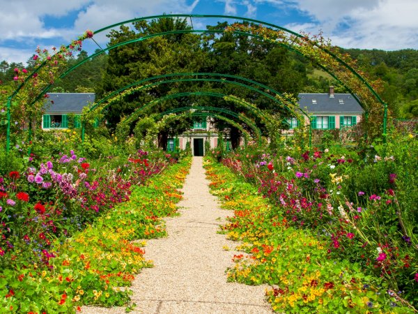 Ophorus Tours - Brushstrokes & Beauty: Private Giverny Gardens Shore Excursion from Rouen