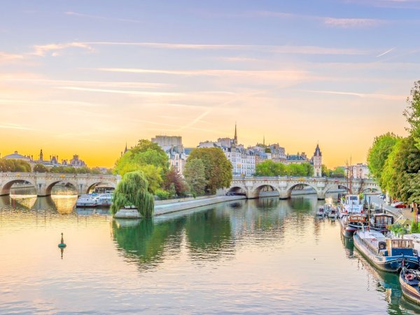 Ophorus Tours - Luxury VIP Seine River Dinner Cruise in Paris with Private Hotel Transfers