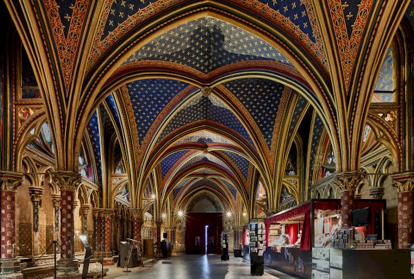 Ophorus Tours - Paris: Notre Dame Cathedral inside & Neighborhood Guided Tour
