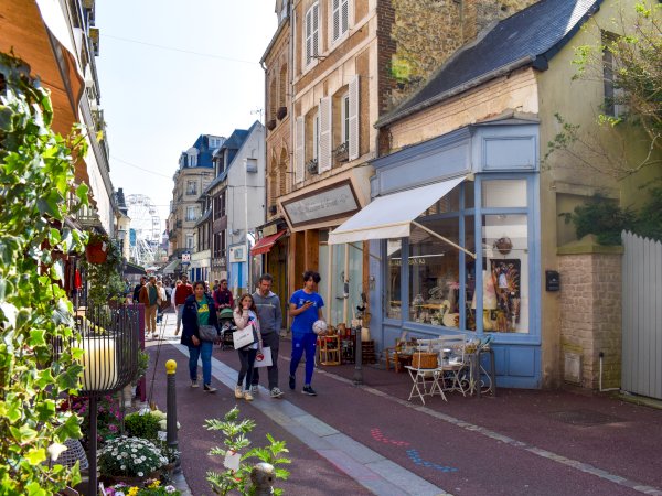 Ophorus Tours - Trouville, Deauville & Honfleur Day Trip – Private Le Havre Cruise Excursion