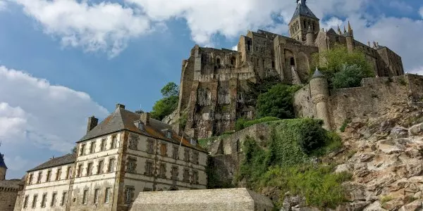Mont Saint Michel & Abbey Discovery: Guided Tour from Bayeux
